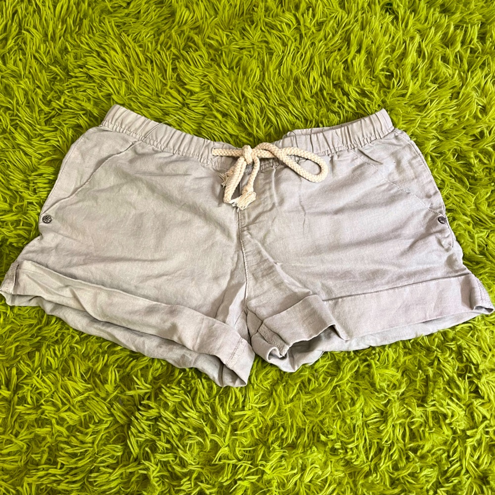 kahki color shorts